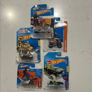 Hot Wheels Stunt and Racing Toy Vehicle Set